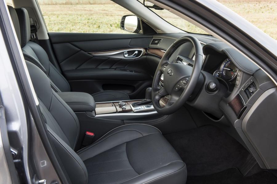  Infiniti Q70 Hybrid 2015 года  (UK) (фото 19 из 23)